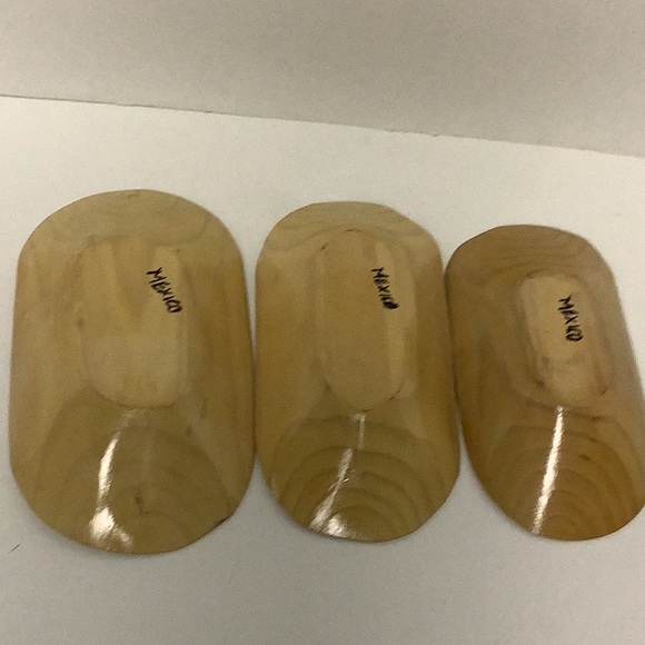 Set of 3 wooden nesting bowls handpainted floral pattern in Mexico - Picture 4 of 6